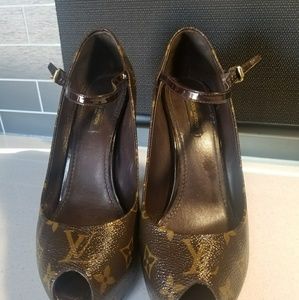 Louis Vuitton pumps 100% authentic
